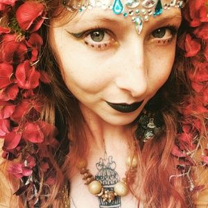 Meet your Posher, Julia Spring